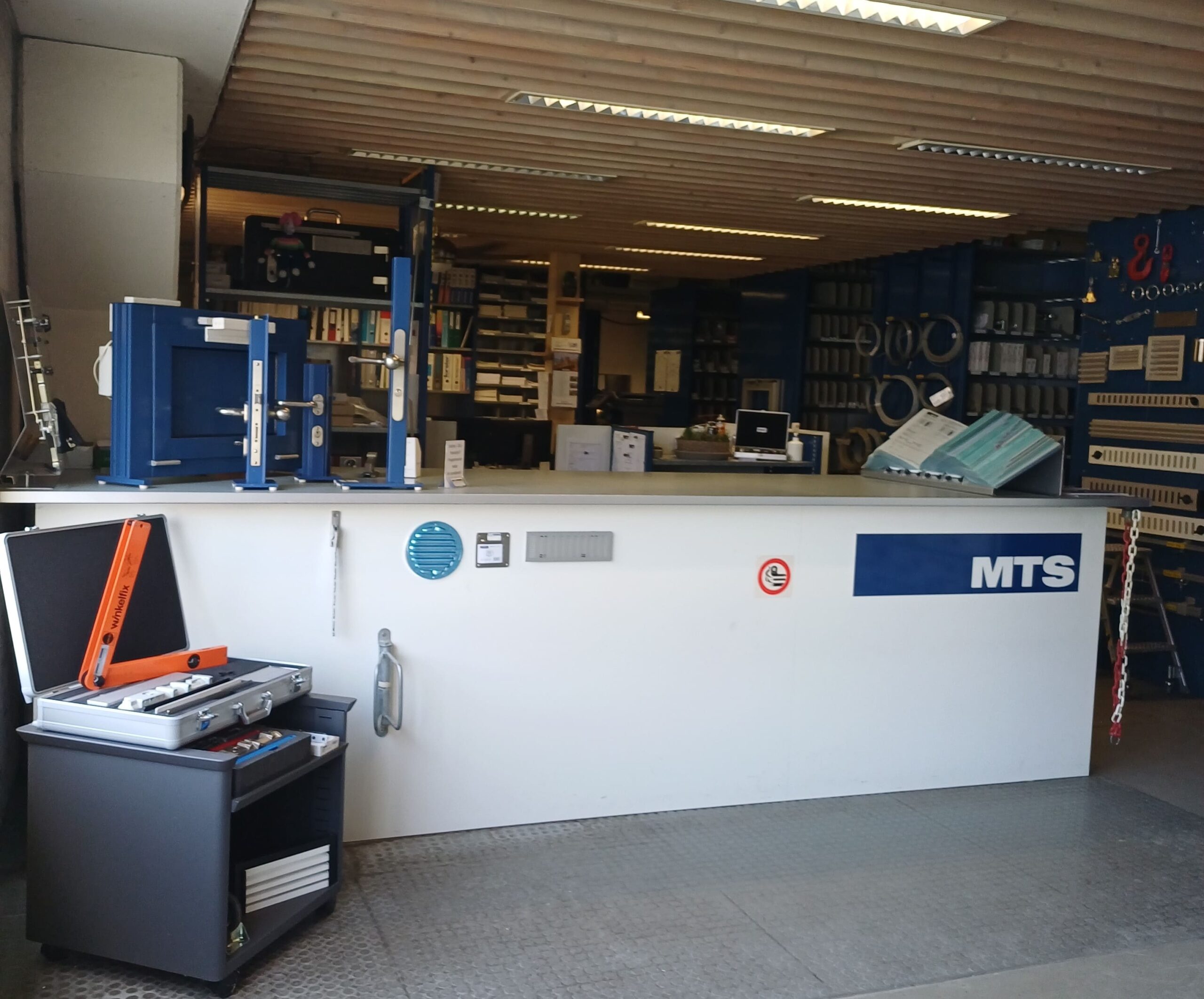 MTS_Metallbaubeschlaege_Filiale_Ticino_Innenansicht_1_Galerie_A